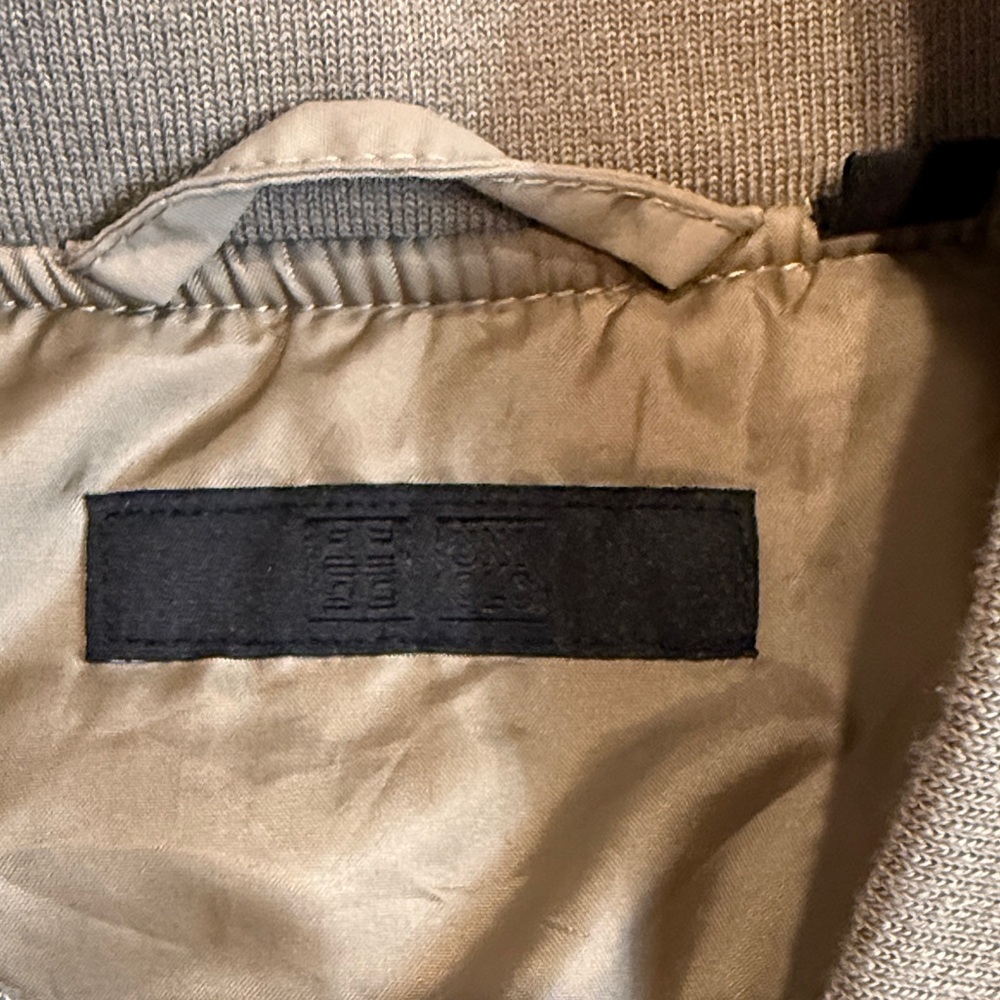 Uniqlo Men's Beige Bomber Jacket - Picture 2 of 6